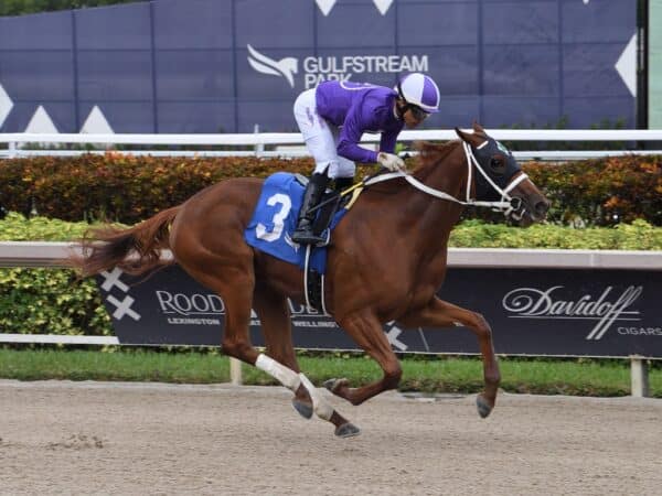 Omaha Girl bounds to victory in the Hallandale Beach S. - Lauren King photo
